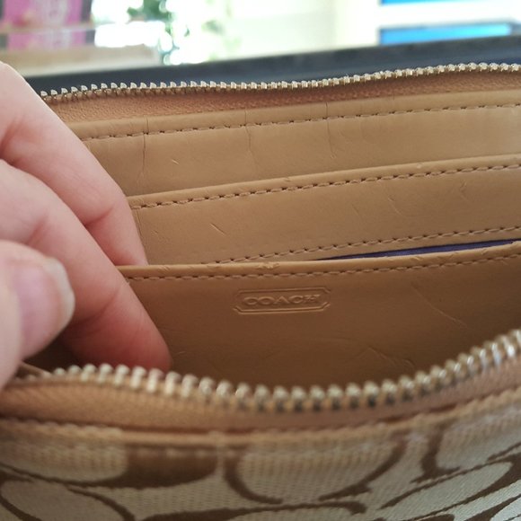 COACH Signature wallet wristlet - Picture 3 of 8